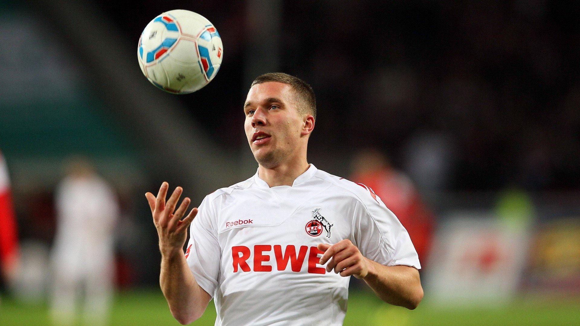 媒体记者深入更衣室采访呈现赛后第一时间真实情绪，更衣室失踪事件应该是真的