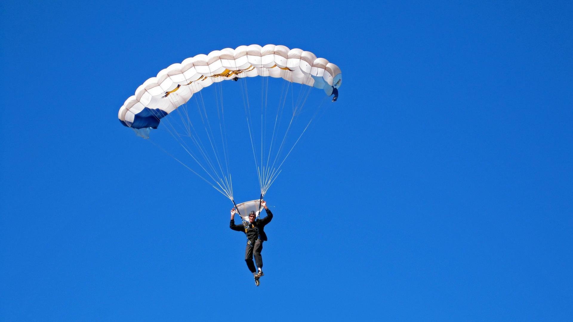 男子仰泳南非选手技术娴熟,男子仰泳决赛